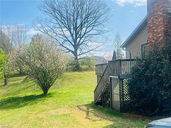 5th image of 164 Royal Ln