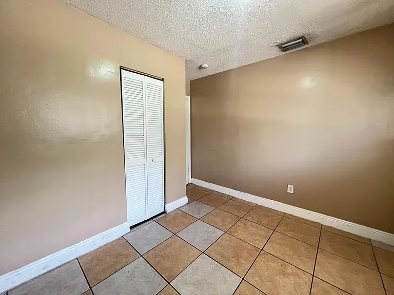 13315 Alexandria Dr — Photo 12