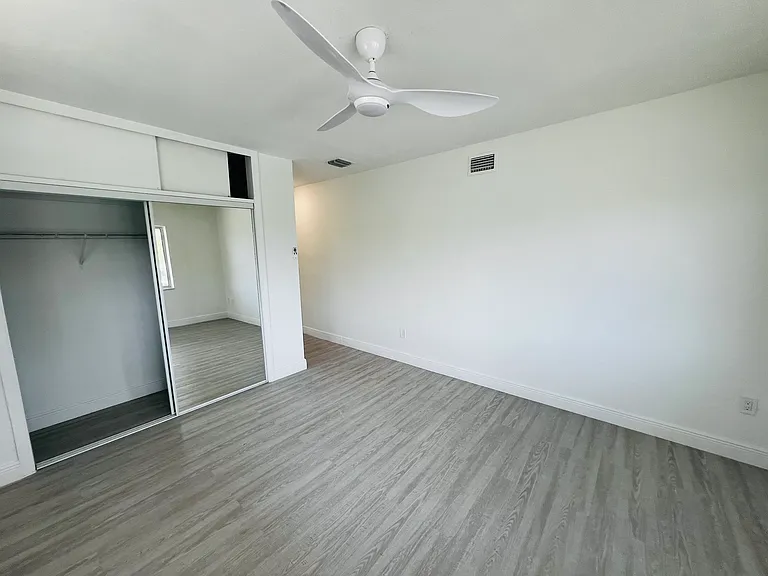 2033 Calais Dr #10 — Photo 16