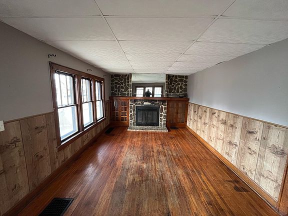 2nd image of 318 S Burgess Ave