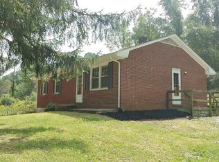 5092 Lizzie Gunn Rd, Pulaski, VA 24301