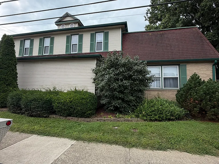 119-123 W Washington St — Photo 1