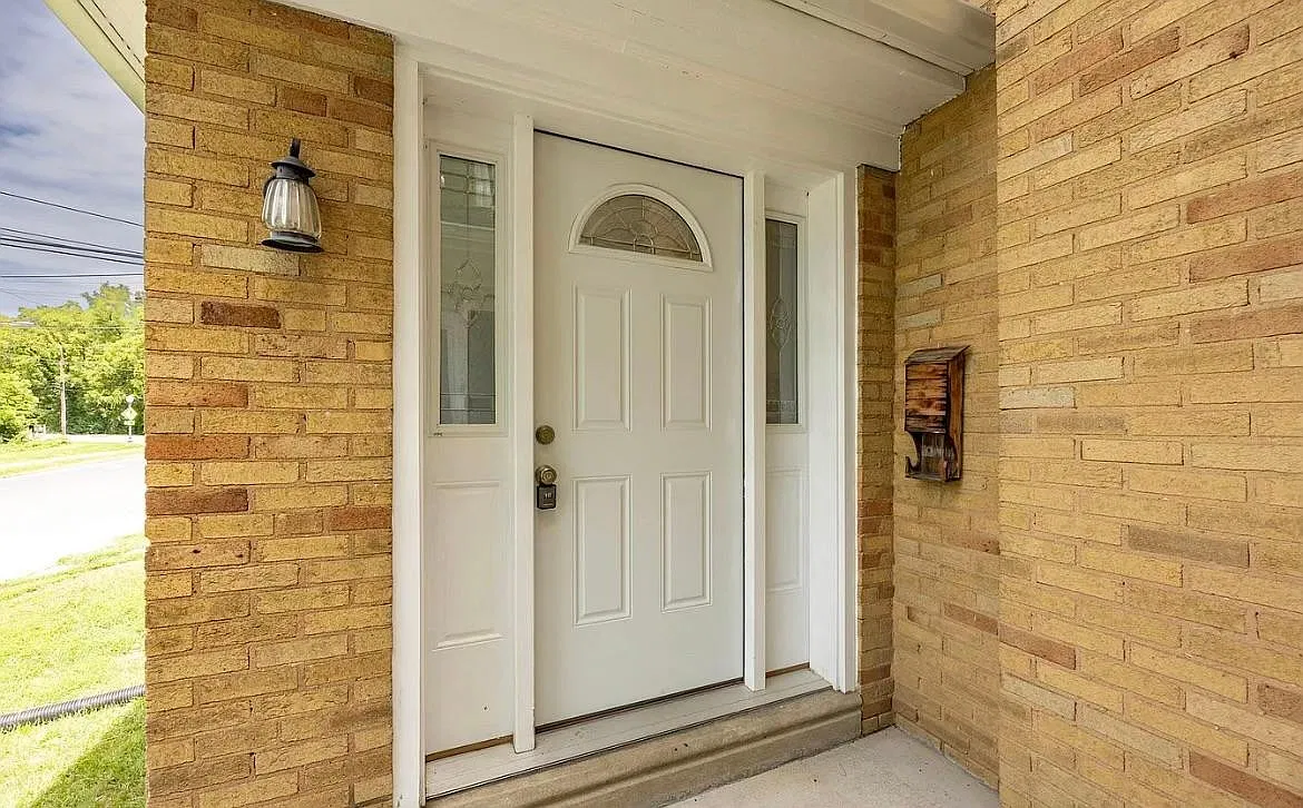 337 Stuart Ave — Photo 1