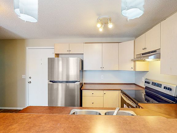 3rd image of 1307 Bridlecrest Dr SW #8
