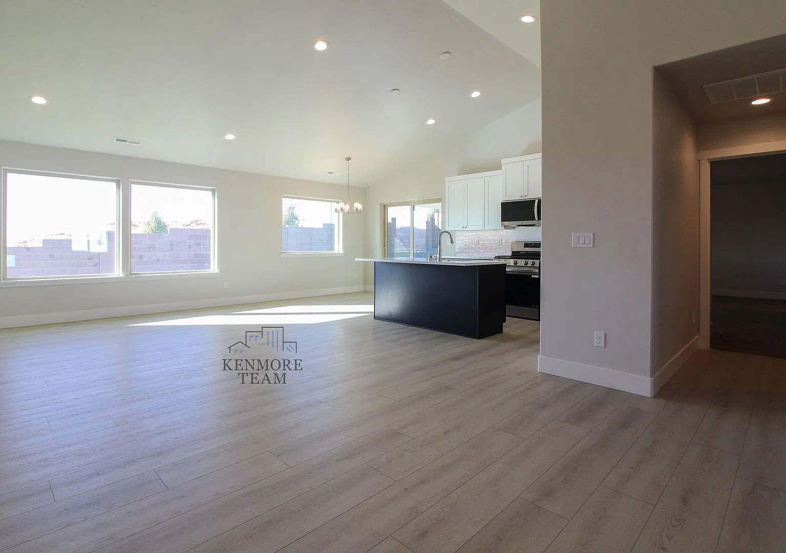 3 Bedroom, 2 Bath + an Office Home in Kennewick — Photo 2