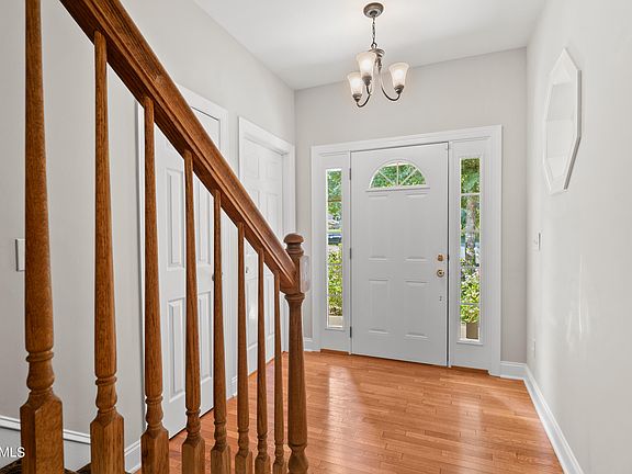5th image of 403 Cayuga Dr
