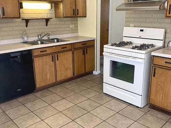 2nd image of 434 N Pleasant Dr