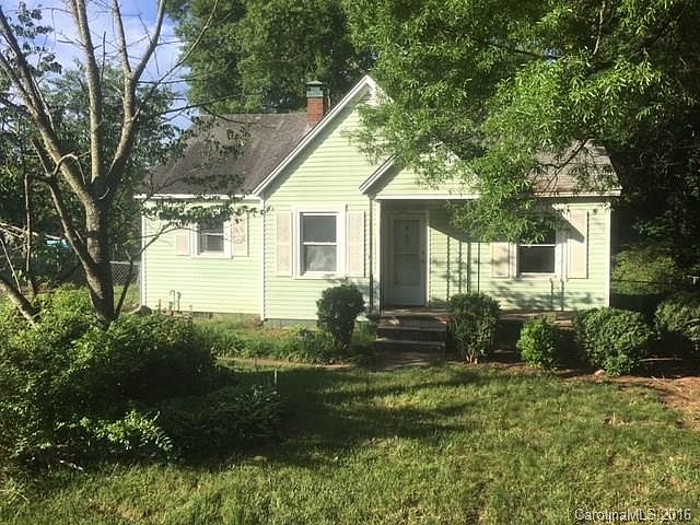 1st image of 2405 1st St