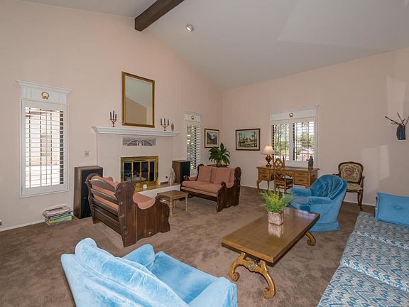 3rd image of 852 W Safari Dr