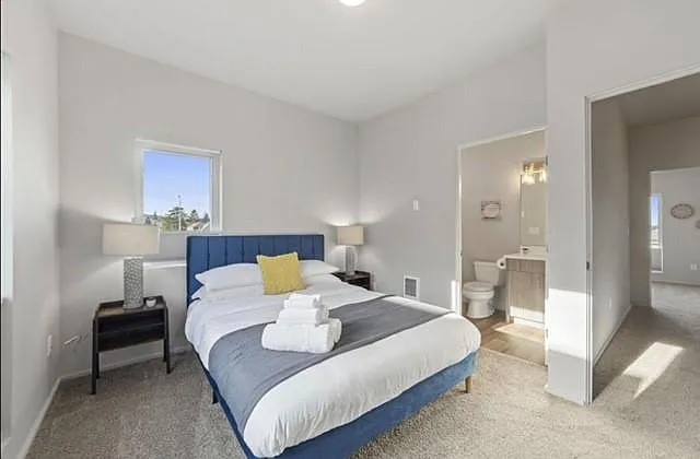 2 bed, 2.5 bath, 1240 sqft, $3,500 — Photo 4