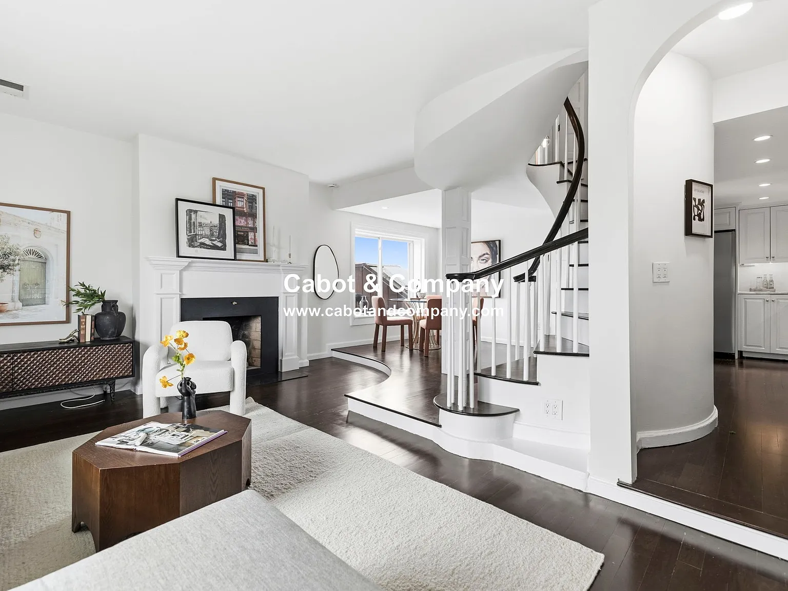 2 bed, 2.0 bath, 1044 sqft, $6,200 — Photo 2