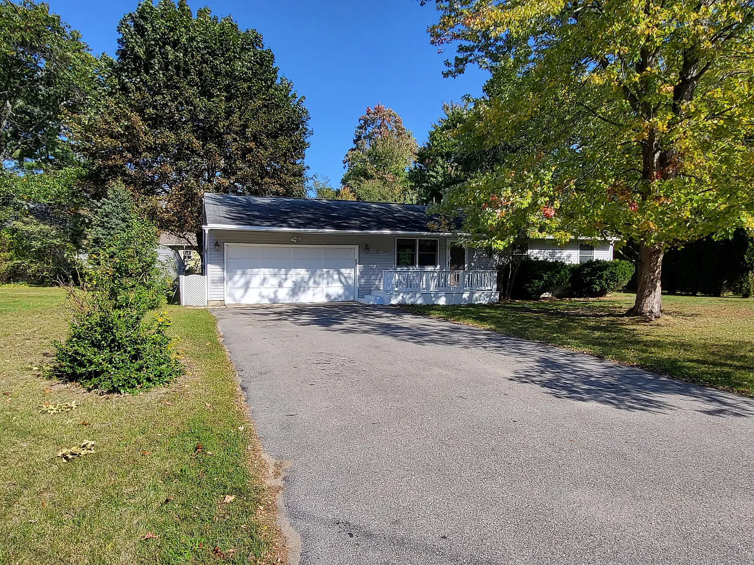 1945 Pine Dr — Photo 2