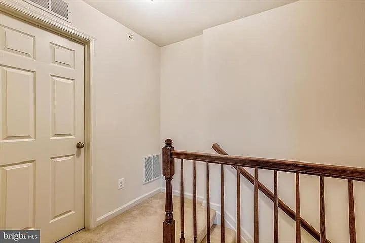 42243 Canary Grass Sq — Photo 12