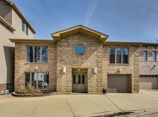 2555 S Lowe Ave, Chicago, IL 60616