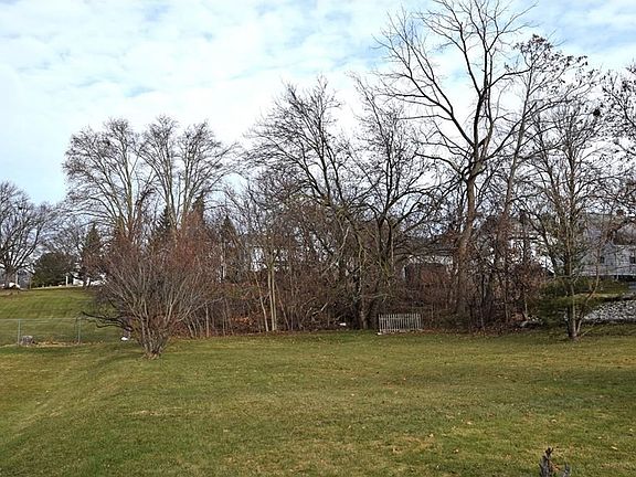 4th image of 152 Townsend Ave
