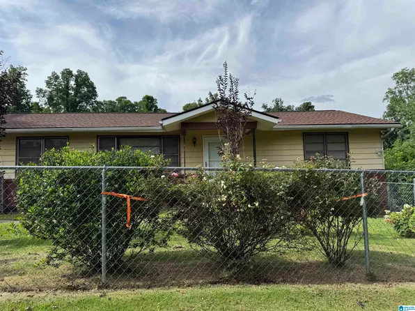 703 Dolphin Dr, Weaver, AL 36277