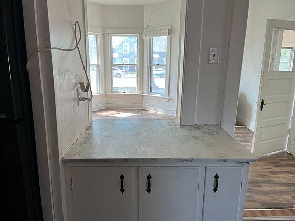 4th image of 504 Sherman Ave
