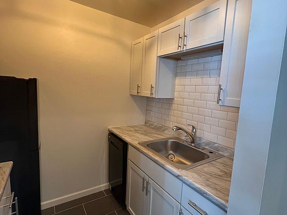 4th image of 2115 N Sedgwick St APT 3C