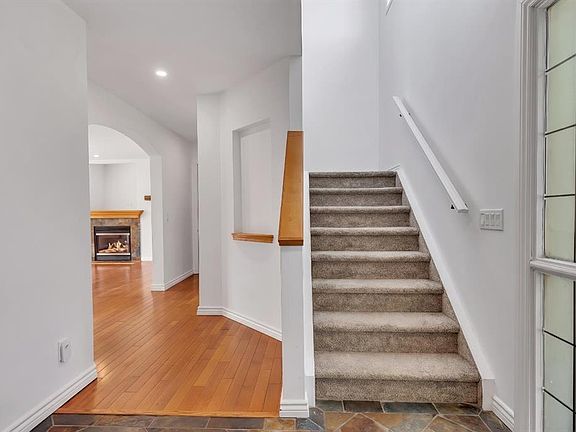 5th image of 167 Valley Crest Clos NW