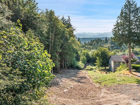 4th image of 2590 NE Lillehammer Lane