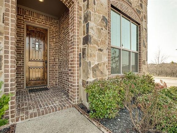 3rd image of 1600 Medina Ln