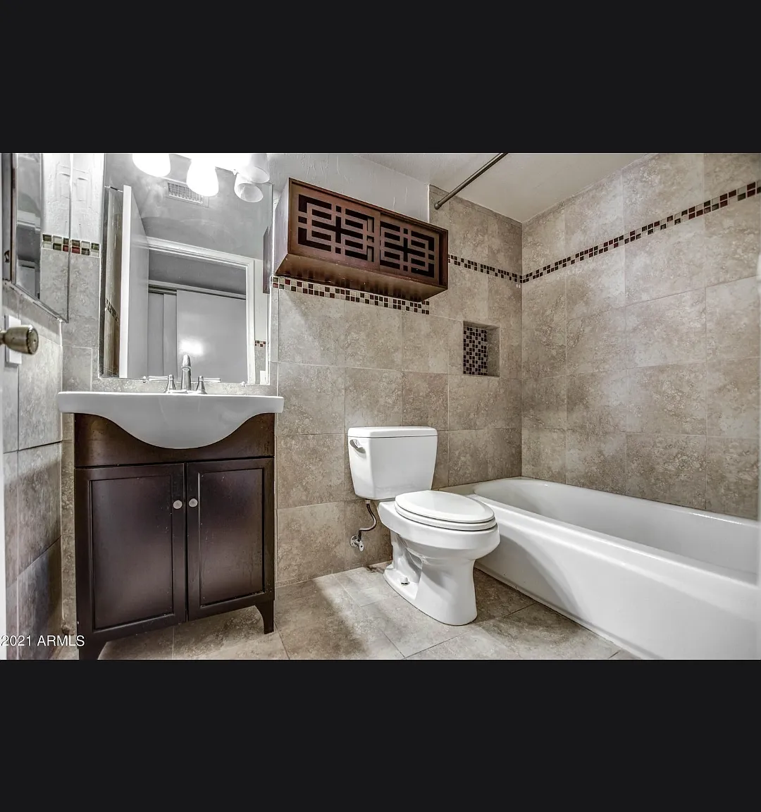 2 bed, 1000 sqft, $1,200 — Photo 2