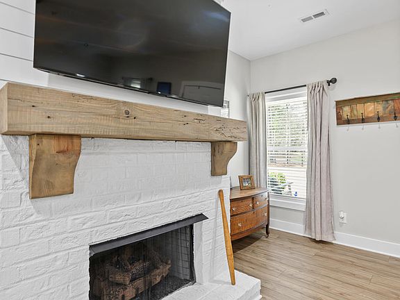 4th image of 443 Redds Branch Rd