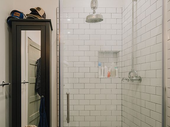 3rd image of 311 1/2 Kirby St