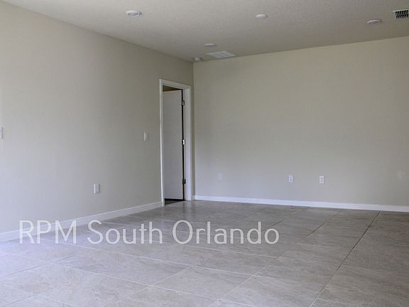 4th image of 5063 Royal Point Ave