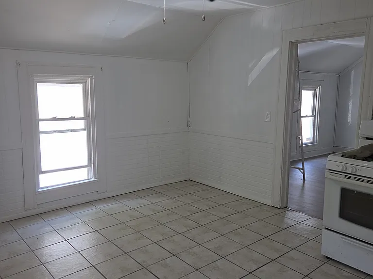 3133 W 44th St #4 — Photo 2