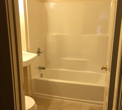 3rd image of 3299 Glengary St
