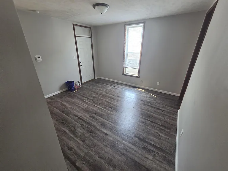 423 N West St — Photo 3