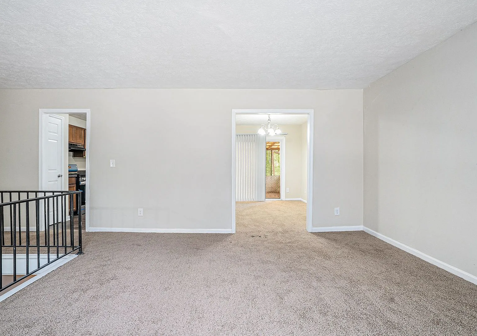 5 Bedroom 3 Bathroom Home — Photo 3