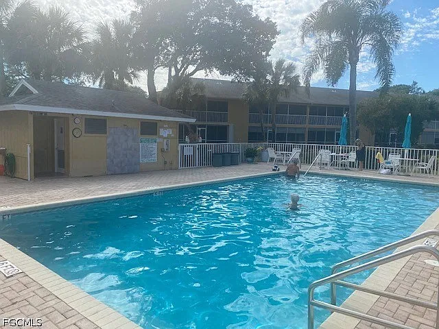 2 bed, 2.0 bath, 1245 sqft, $2,200 — Photo 2