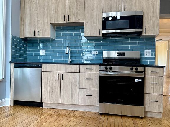4th image of 3801 N Lincoln Ave #2