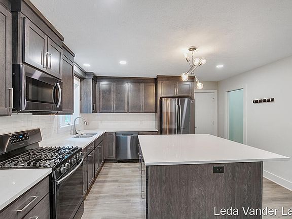3rd image of 3459 Eastridge Ct NE