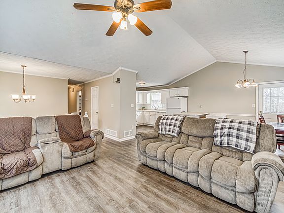 3rd image of 76 Silverthorne Dr