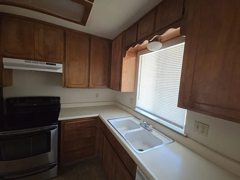 Brighton Avenue 724 — Photo 3