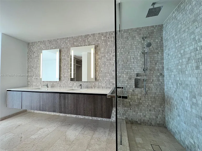 68 SE 6th St #33 — Photo 13