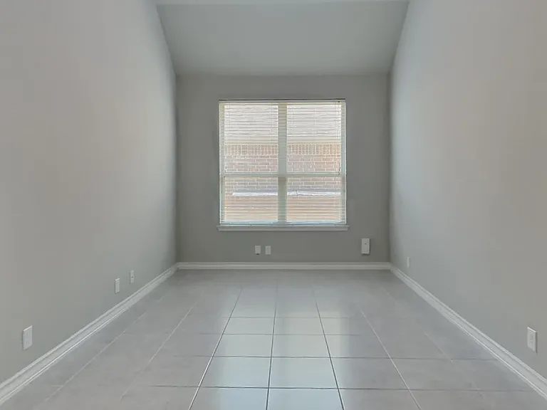 Spacious room with neutral gra
