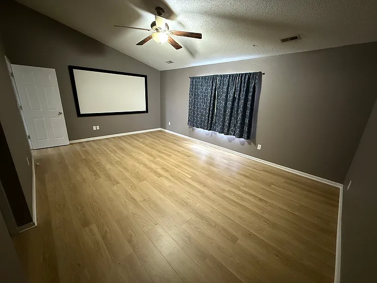 2319 Orchard Creek Dr — Photo 11