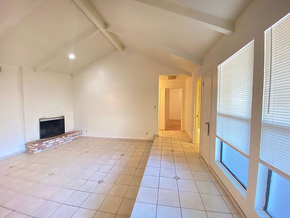 4th image of 9102 Valley Oak Dr
