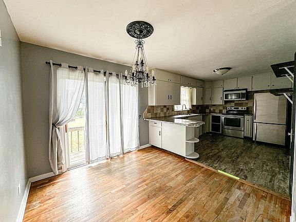4th image of 854 Lewis Ave