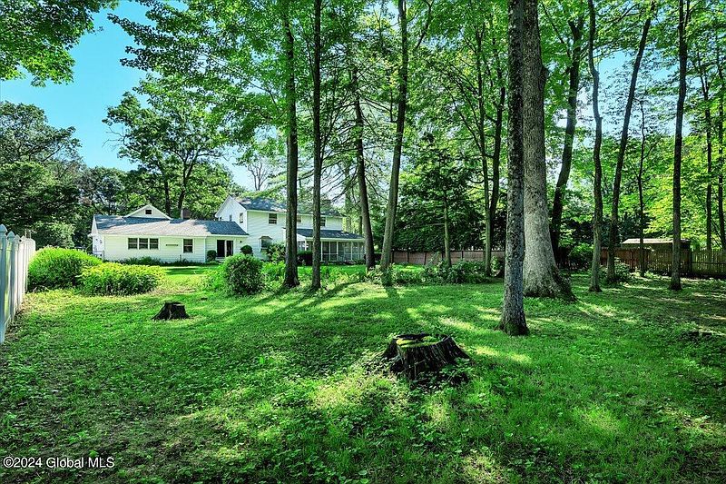 4th image of 27 Twicwood Lane