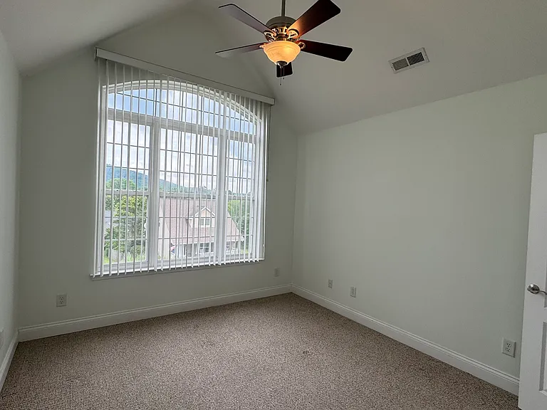 5685 Hyacinth Ln — Photo 34
