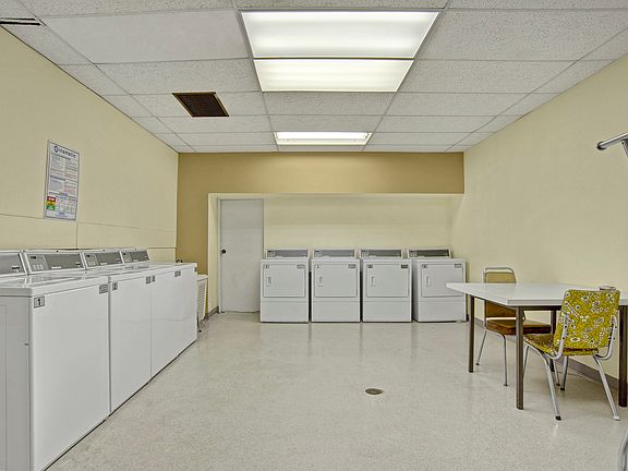 4th image of 399 32nd St W #2-Bedroom