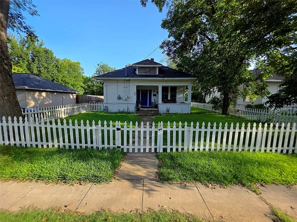 1340 Pine Bluff St, Paris, TX 75460