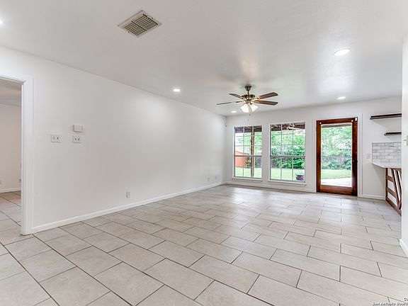 5th image of 10526 Tioga
