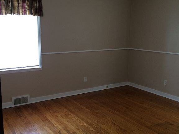 4th image of 225 E Odell Pl
