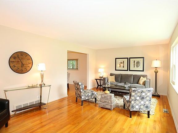 4th image of 8591 Hallridge Ct